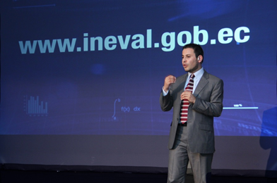 El director del Instituto Nacional de Evaluación Educativa, Harvey Sánchez, durante el discurso de inauguración.