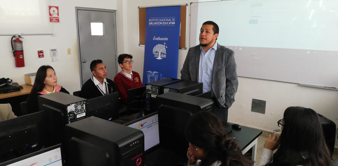 Multitudinaria presencia de estudiantes, docentes y representantes en capacitación del Ineval en Tungurahua