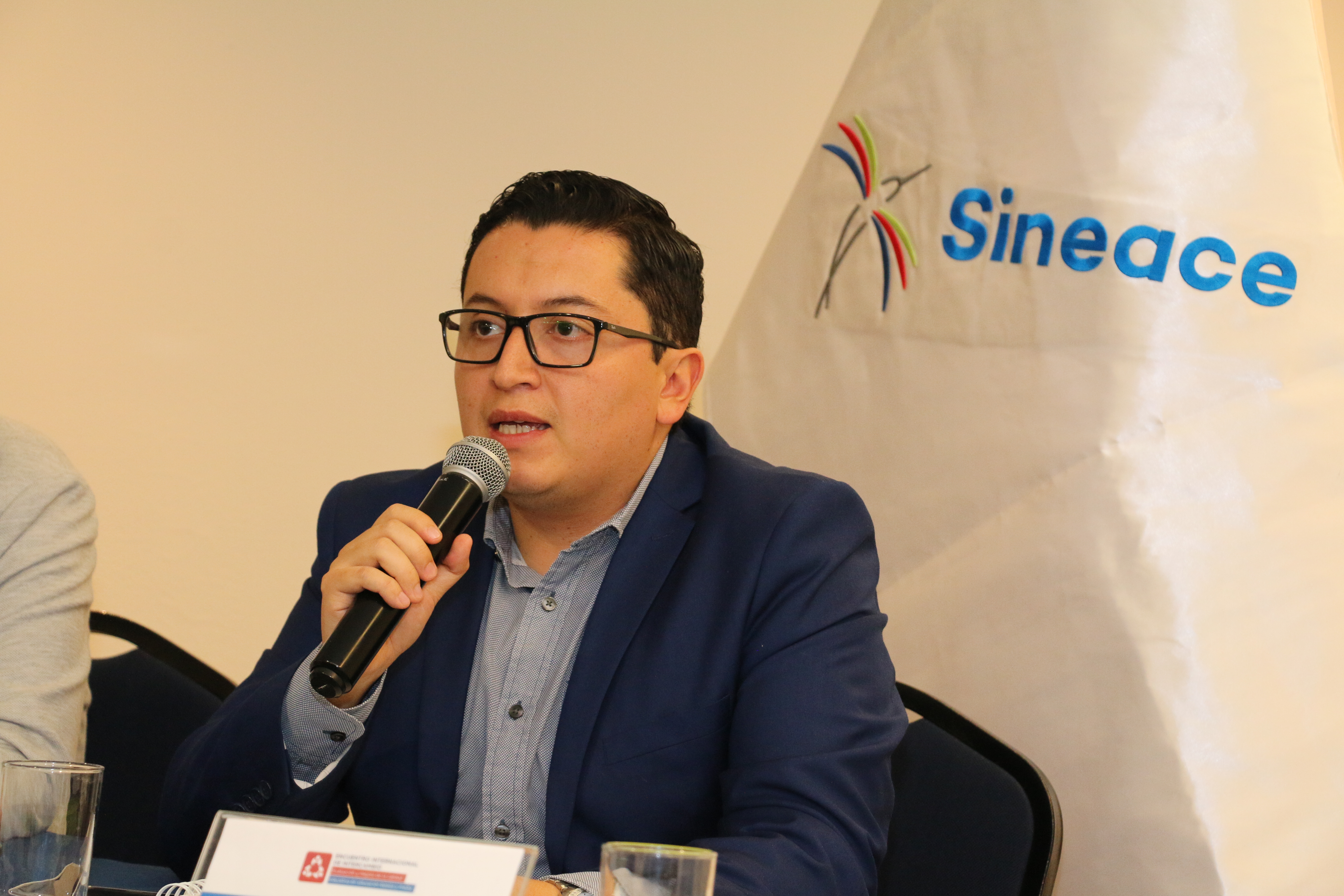 Ineval intercambia conocimientos en materia de evaluación educativa en Perú